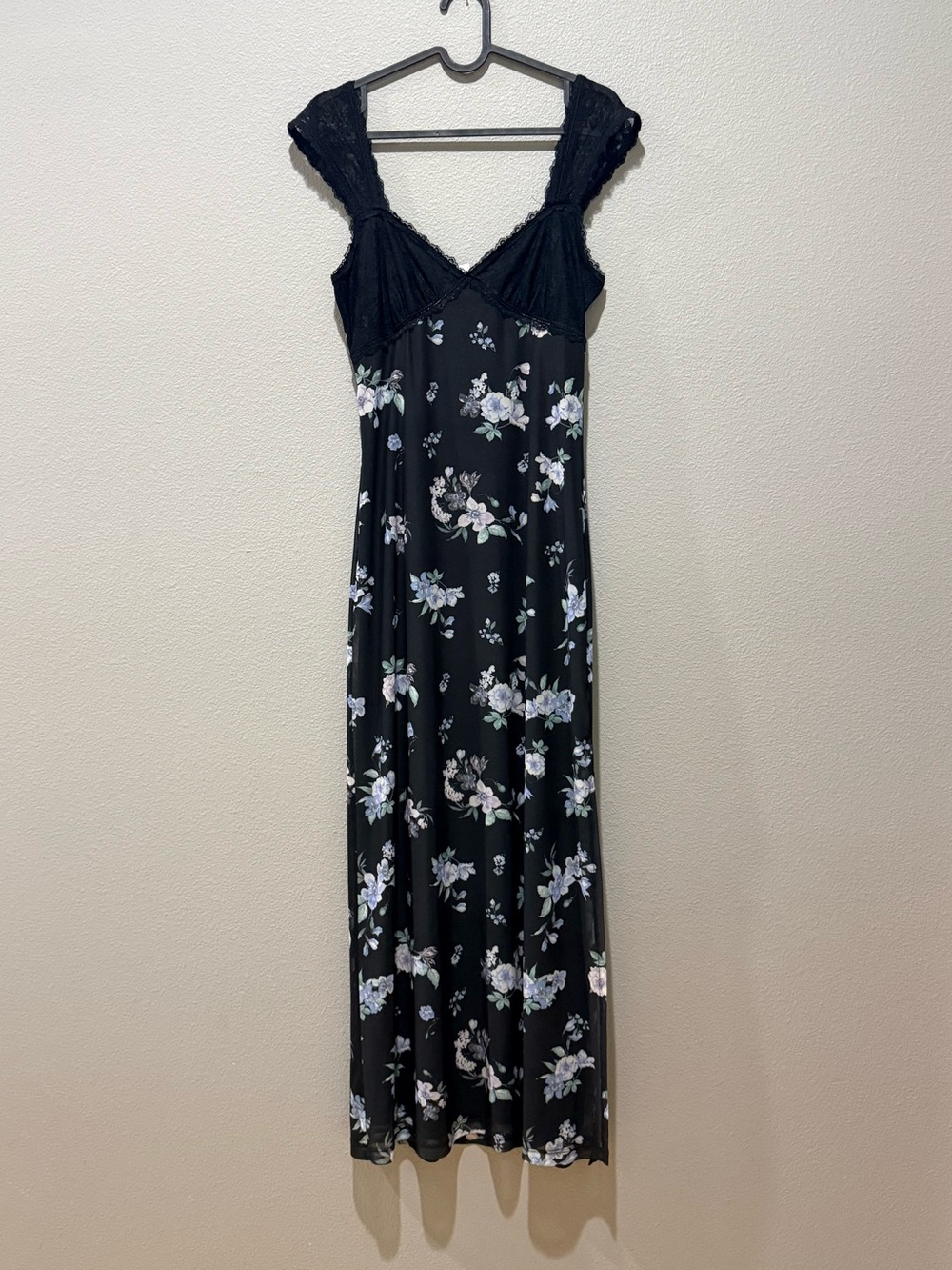 Stitch & Pine Black Floral Mesh Overlay Side Slit Maxi Dress Size M